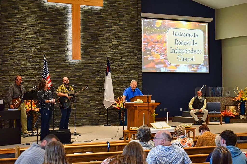 The worship team leading singing at Roseville Independent Chapel, Welcome to Roseville Independent Chapel on the screen